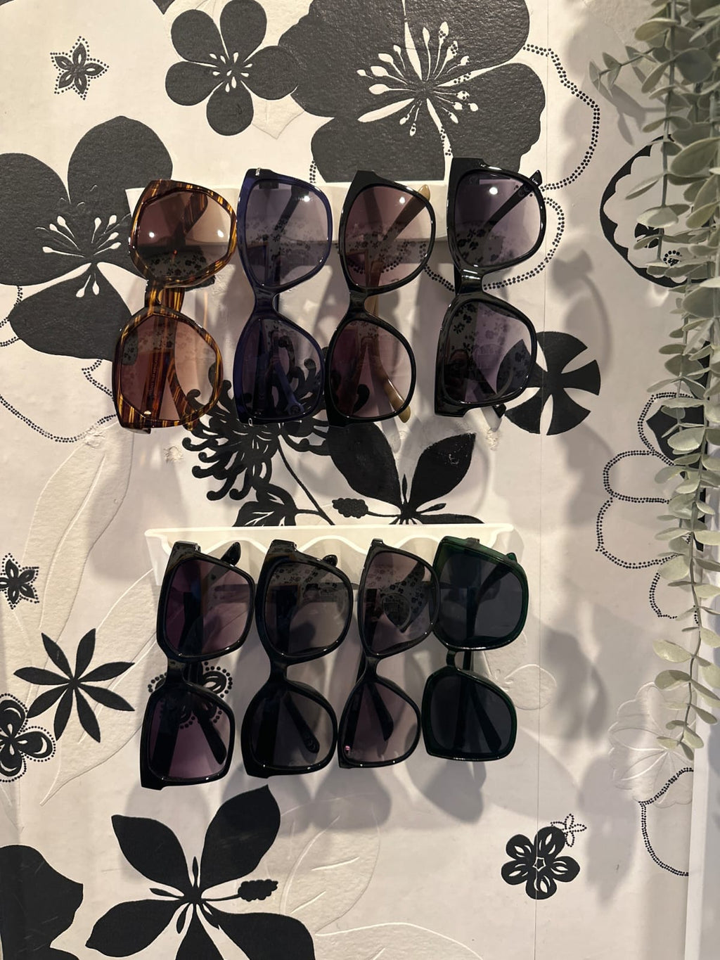 Wave sunglasses holder racK