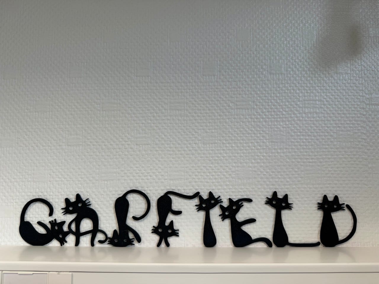 Alphabet with cat form.Alphabet en forme de chat.